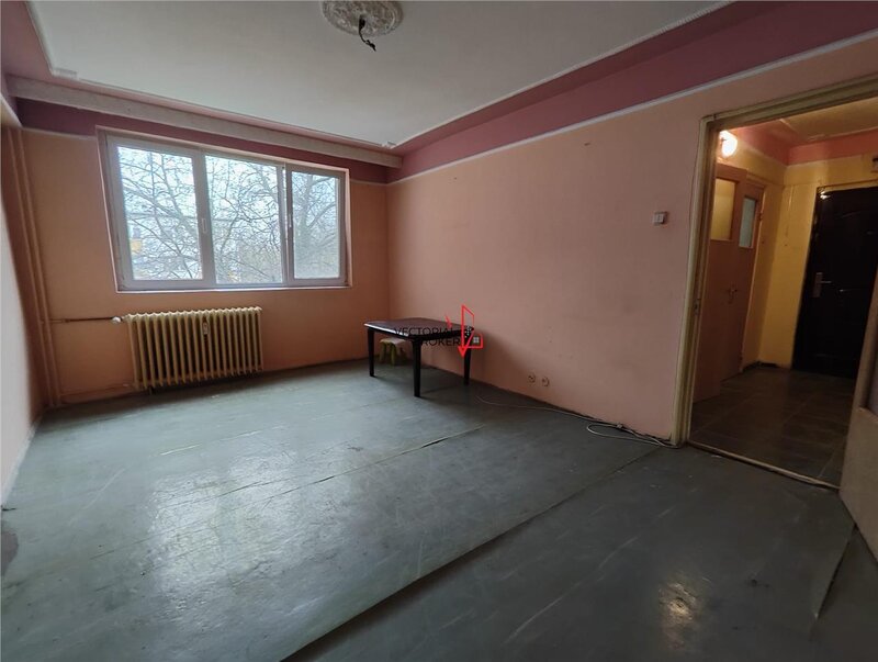 Titan, Piata Minis, 3 camere decomandat, etaj intermediar, zona linistita