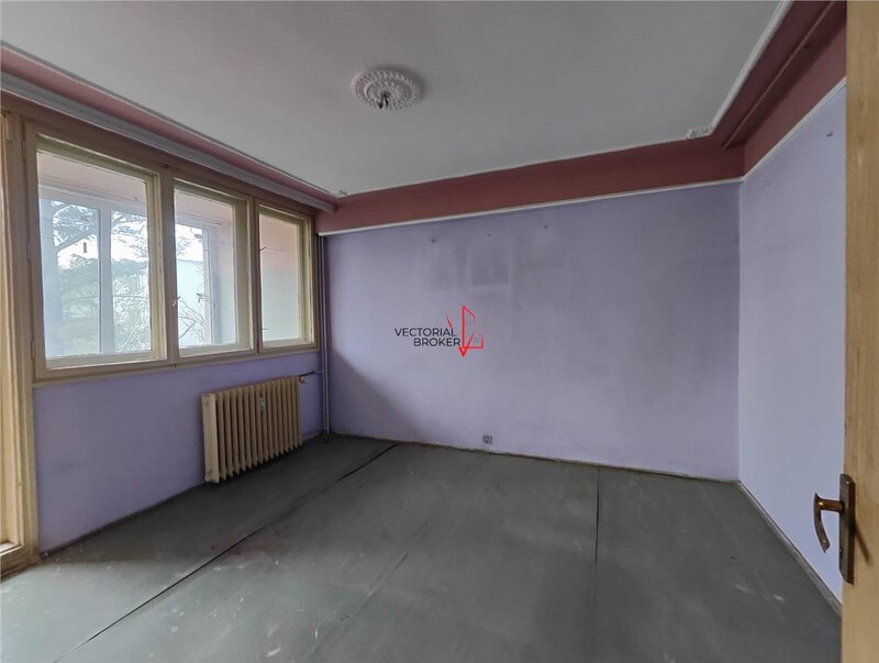 Titan, Piata Minis, 3 camere decomandat, etaj intermediar, zona linistita