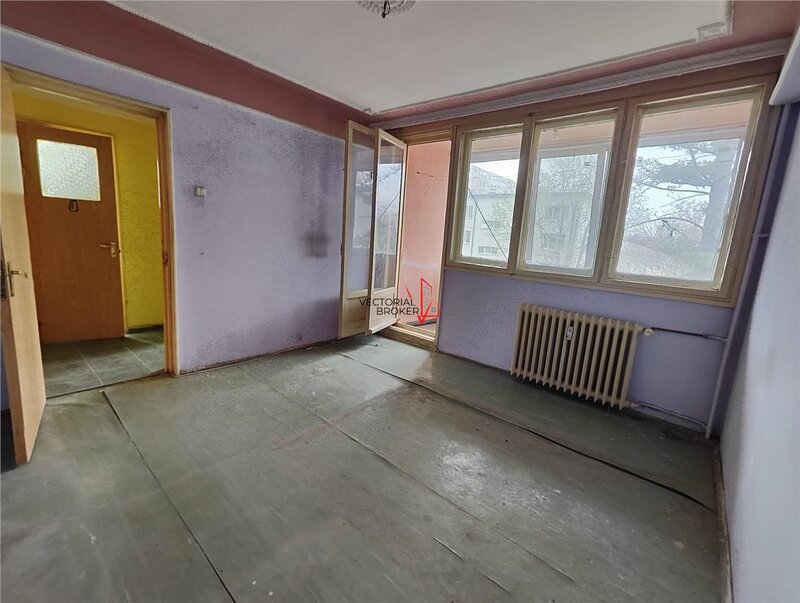 Titan, Piata Minis, 3 camere decomandat, etaj intermediar, zona linistita