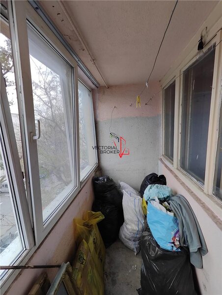 Titan, Piata Minis, 3 camere decomandat, etaj intermediar, zona linistita