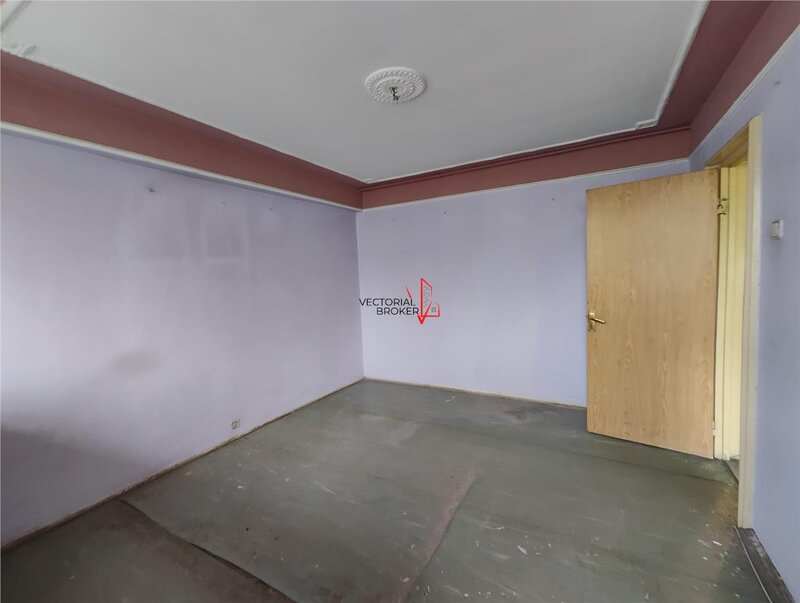 Titan, Piata Minis, 3 camere decomandat, etaj intermediar, zona linistita